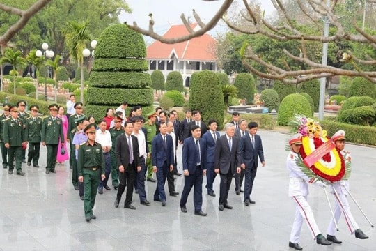 Đồng chí Nguyễn Hòa Bình thăm, làm việc tại Điện Biên