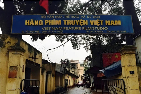 Chủ tịch Hãng Phim truyện Việt Nam bị tạm hoãn xuất cảnh