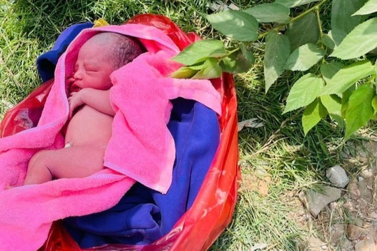 Tìm cha, mẹ của bé sơ sinh bị bỏ rơi