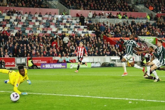 Man Utd đánh rơi chiến thắng trước Brentford