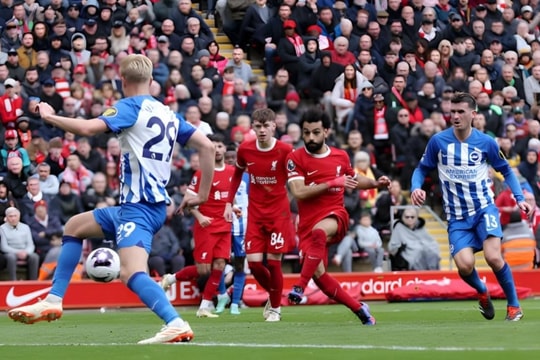 Liverpool giành vị trí đầu bảng xếp hạng sau màn ngược dòng cảm xúc