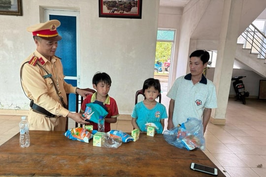 Kịp thời giúp đỡ hai cháu bé đi lạc hơn 30km