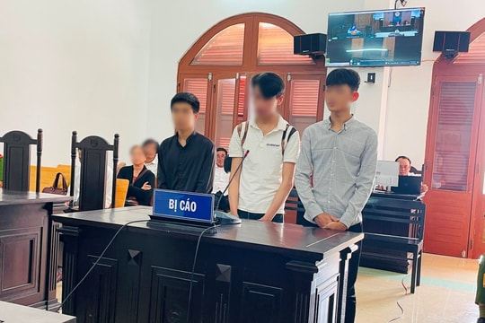 Nhóm thanh thiếu niên đánh nhau bằng hung khí