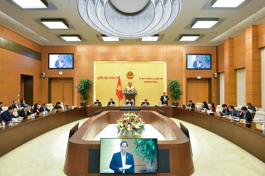 Ủy ban Thường vụ Quốc hội phê chuẩn 2 Phó Chủ tịch HĐND TP Hồ Chí Minh và Quảng Bình