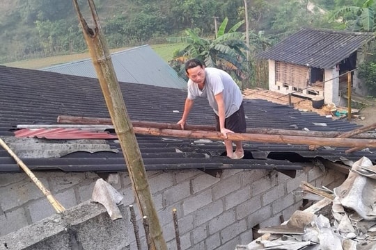 Giông, lốc, mưa đá làm 576 nhà ở bị tốc mái