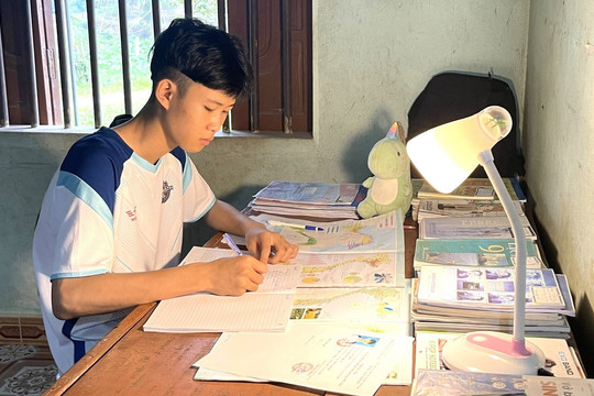 Cậu học trò nghèo và hành trình chinh phục giải Nhất học sinh giỏi tỉnh