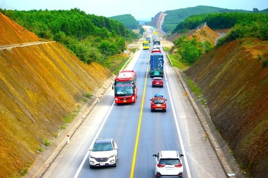 Cao tốc Cam Lộ- La Sơn cấm xe khách trên 30 chỗ, xe tải từ sáng 04/4