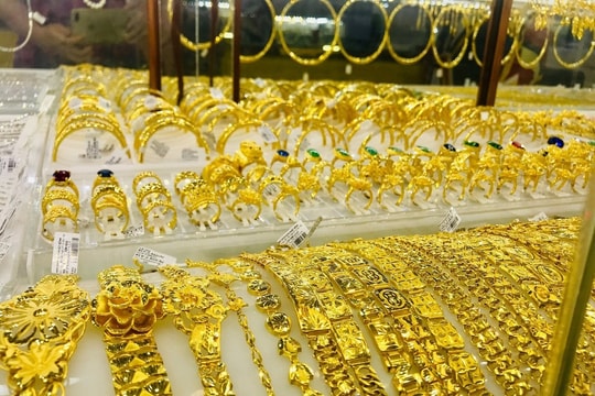 Giá vàng hôm nay 2/4: Vàng SJC bất ngờ tăng nửa triệu đồng/lượng