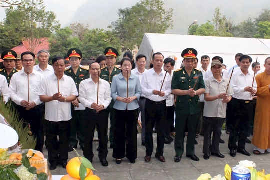 Tổ chức lễ tưởng niệm liệt sĩ hy sinh tại hang Co Phương