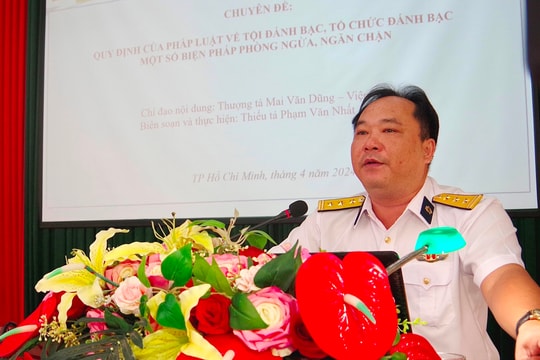 Tuyên truyền pháp luật an toàn giao thông cho quân nhân Hải quân