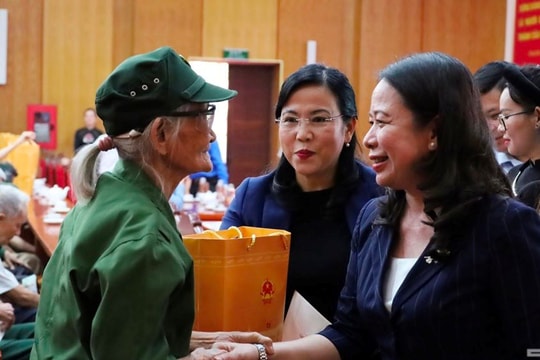 Quyền Chủ tịch nước dâng hương tưởng niệm Bác Hồ, thăm huyện Định Hóa (Thái Nguyên)