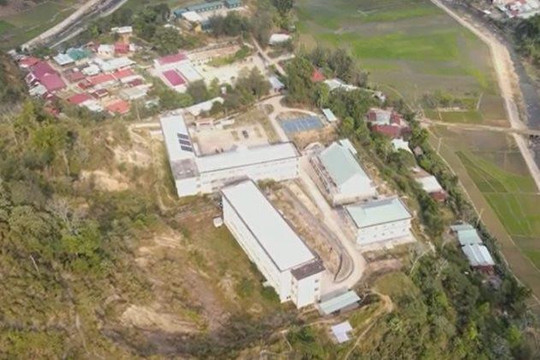 Ngôi trường hàng chục tỷ đồng tại huyện vùng cao bị bỏ hoang