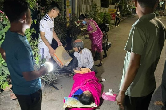 Sản phụ được giúp đỡ sinh con dọc đường lúc đêm khuya
