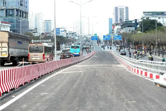 Cầu vượt thép Mai Dịch sắp thông xe, phương tiện cần lưu ý những gì?