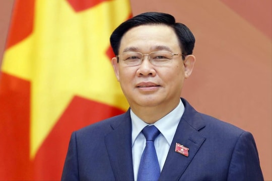 Chủ tịch Quốc hội Vương Đình Huệ chúc mừng Chủ tịch Thượng viện Campuchia Samdech Techo Hun Sen