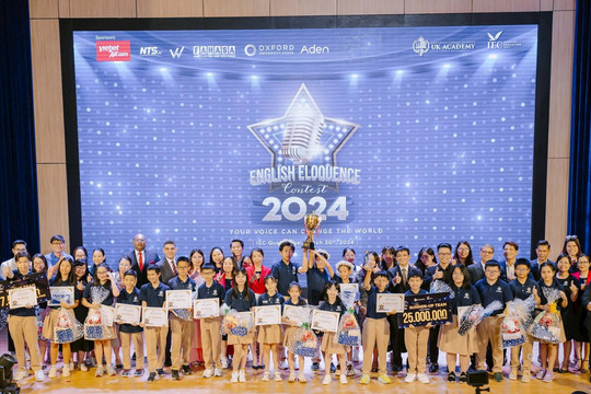 Kịch tính vòng chung kết UKA English Eloquence Contest 2024