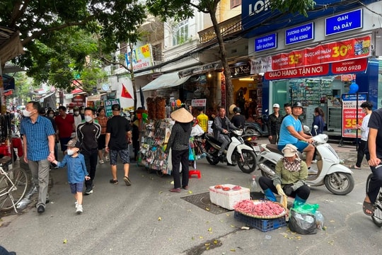 Chợ Hàng (Hải Phòng): Chợ thành bãi xe, bán hàng chiếm hết đường hè