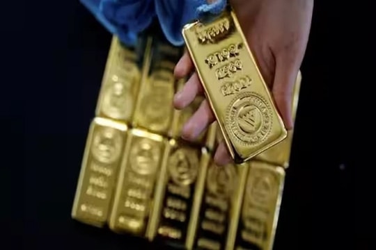Giá vàng hôm nay 5/4: Thế giới "nín thở" chờ dữ liệu mới