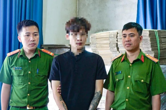 Bắt đối tượng buôn bán hàng nghìn mũ bảo hiểm giả