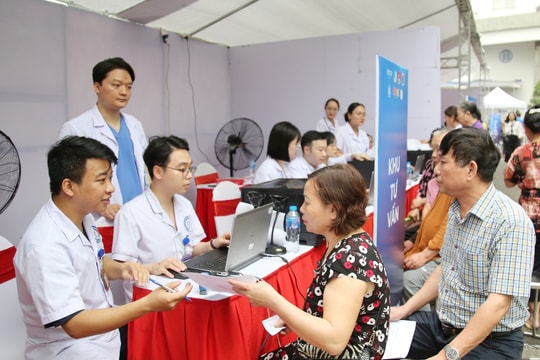 Hơn 1.000 người dân Thủ đô được khám sàng lọc bệnh tim mạch – thận