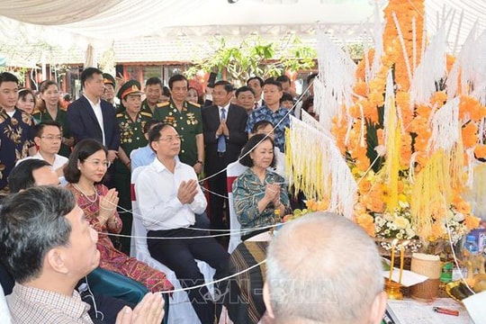 Lãnh đạo Đảng, Nhà nước tham dự lễ đón Tết cổ truyền Bunpimay của Lào