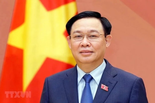 Chủ tịch Quốc hội lên đường thăm chính thức nước Cộng hòa Nhân dân Trung Hoa