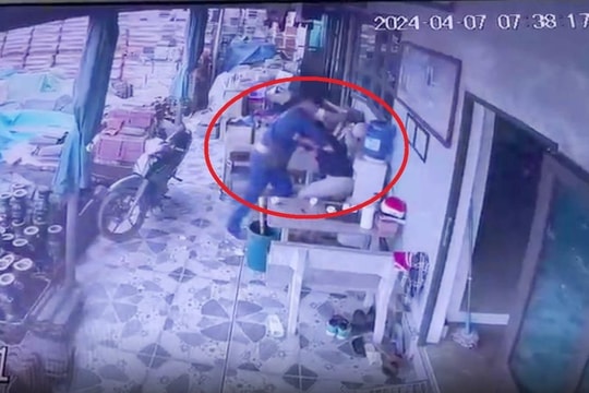 Mâu thuẫn việc đỗ xe, nhân viên cây xăng dùng dao đâm người
