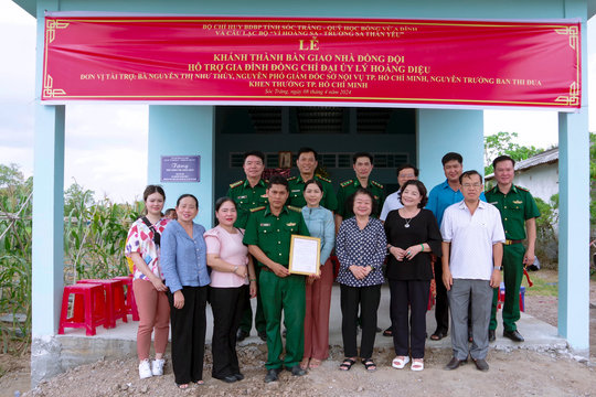 Bàn giao “nhà đồng đội” cho quân nhân có hoàn cảnh khó khăn