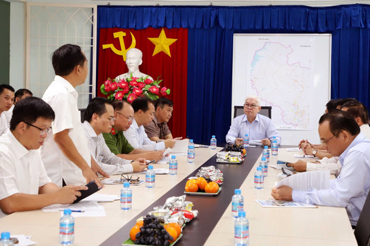 Bí thư Tỉnh ủy Bình Dương khảo sát công tác bảo vệ môi trường trên sông Sài Gòn