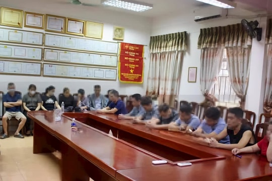 Bắt 20 đối tượng đánh bạc trên tàu du lịch
