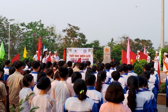 Vun đắp tình yêu quê hương đất nước qua “Tiết học biên giới”