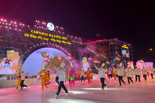 Trình diễn drone light tại Canaval Hạ Long 2024