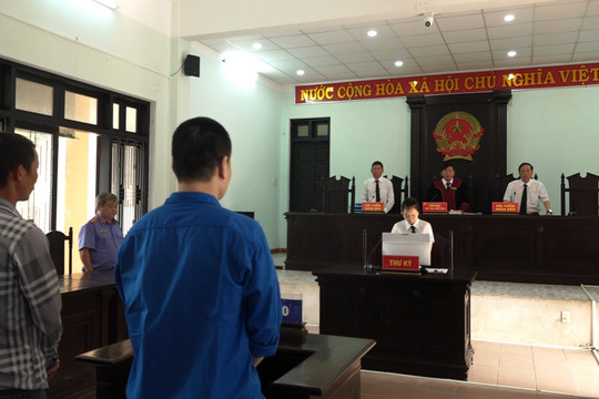 Đánh nhau vì tranh cãi chuyện ép uống rượu