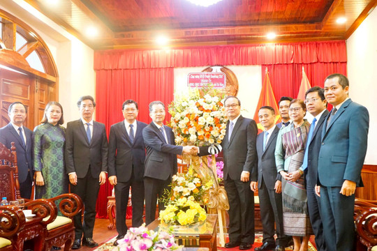 Lãnh đạo TP. Đà Nẵng thăm, chúc mừng Tết cổ truyền Bunpimay Tổng Lãnh sự quán Lào
