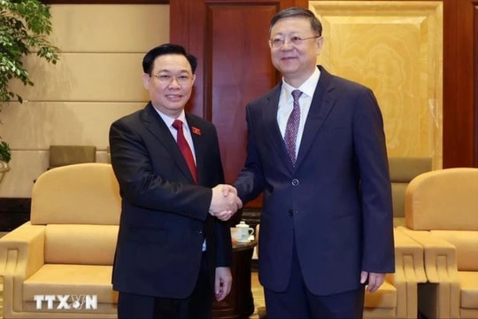 Chủ tịch Quốc hội Vương Đình Huệ tiếp Bí thư Thành ủy Thượng Hải