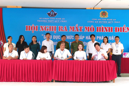Lễ ký kết triển khai mô hình giáo dục ý thức chấp hành pháp luật và Kỹ năng trong các trường học