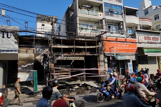 Cháy nhà rạng sáng, 6 người kịp thoát thân