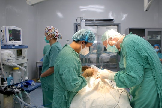Phẫu thuật miễn phí cho trẻ em mắc dị tật khe hở môi, vòm miệng