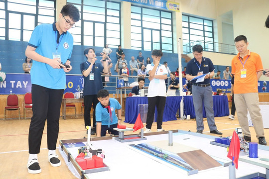 Học sinh thành phố Vinh hào hứng tham gia Ngày hội STEM
