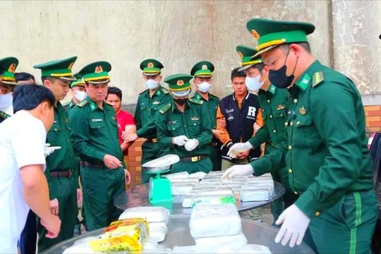 Hai đối tượng người Lào vận chuyển số lượng lớn ma túy