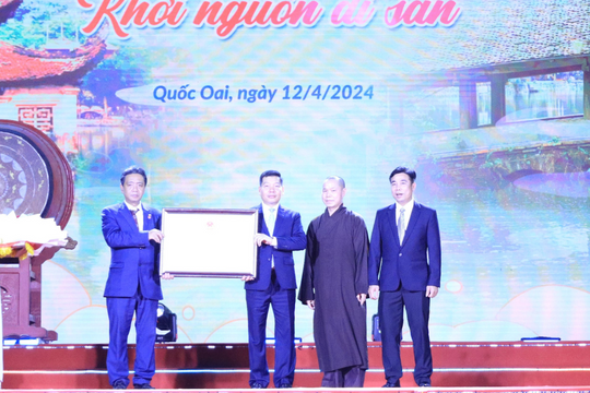 Lễ hội chùa Thầy đón nhận danh hiệu Di sản Văn hóa phi vật thể quốc gia