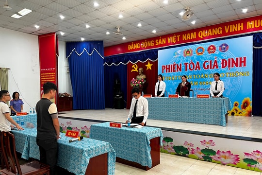 Đưa pháp luật vào cuộc sống bằng phiên tòa giả định sinh động