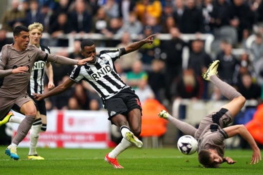 Tottenham - Newcastle: Gà trống tắt tiếng gáy