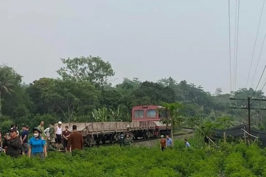 Hai chị em bị tàu hỏa đâm tử vong khi băng qua đường sắt