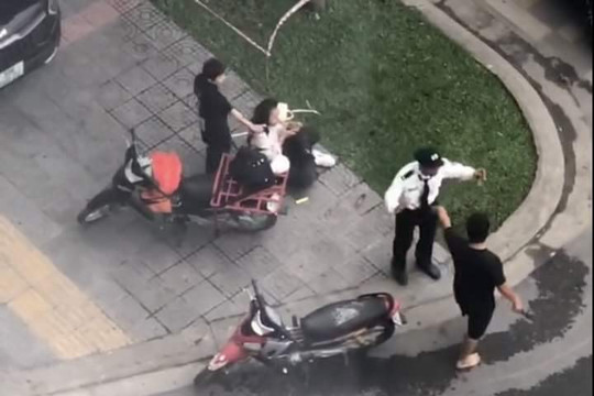 Người đàn ông dùng hung khí tấn công 2 người phụ nữ ở khu đô thị