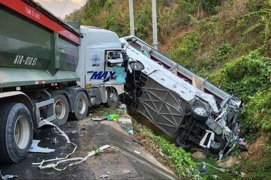Điều tra vụ xe chở đoàn cán bộ Quản lý thị trường TP.HCM gặp nạn ở Kon Tum