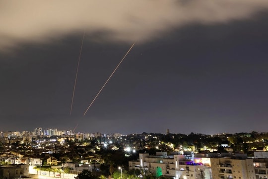 Xung đột leo thang giữa Israel và Iran: Bộ Ngoại giao khuyến cáo công dân