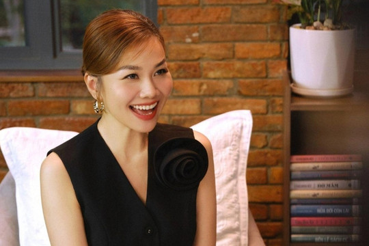 Thanh Hằng hóa quý cô công sở trẻ đẹp