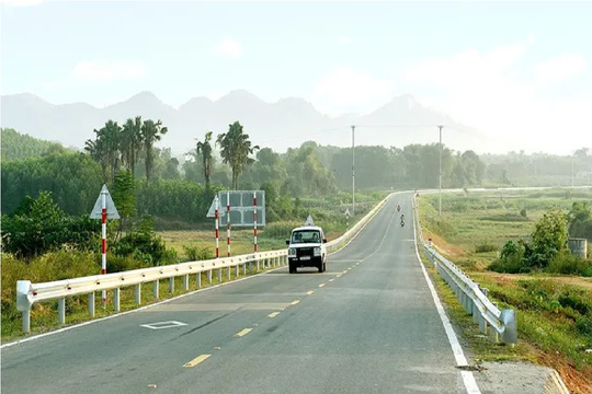 Khởi công đường Hồ Chí Minh đoạn chợ Chu – ngã ba Trung Sơn dịp 30/4