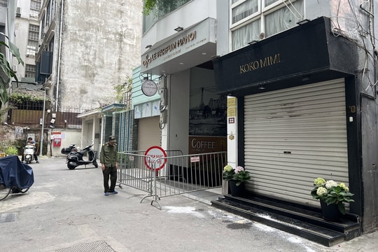 Sập mái kính khách sạn, 4 người thương vong